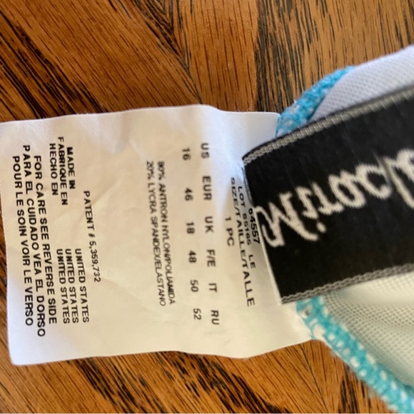 Miraclesuit swim top - Picture 4 of 4